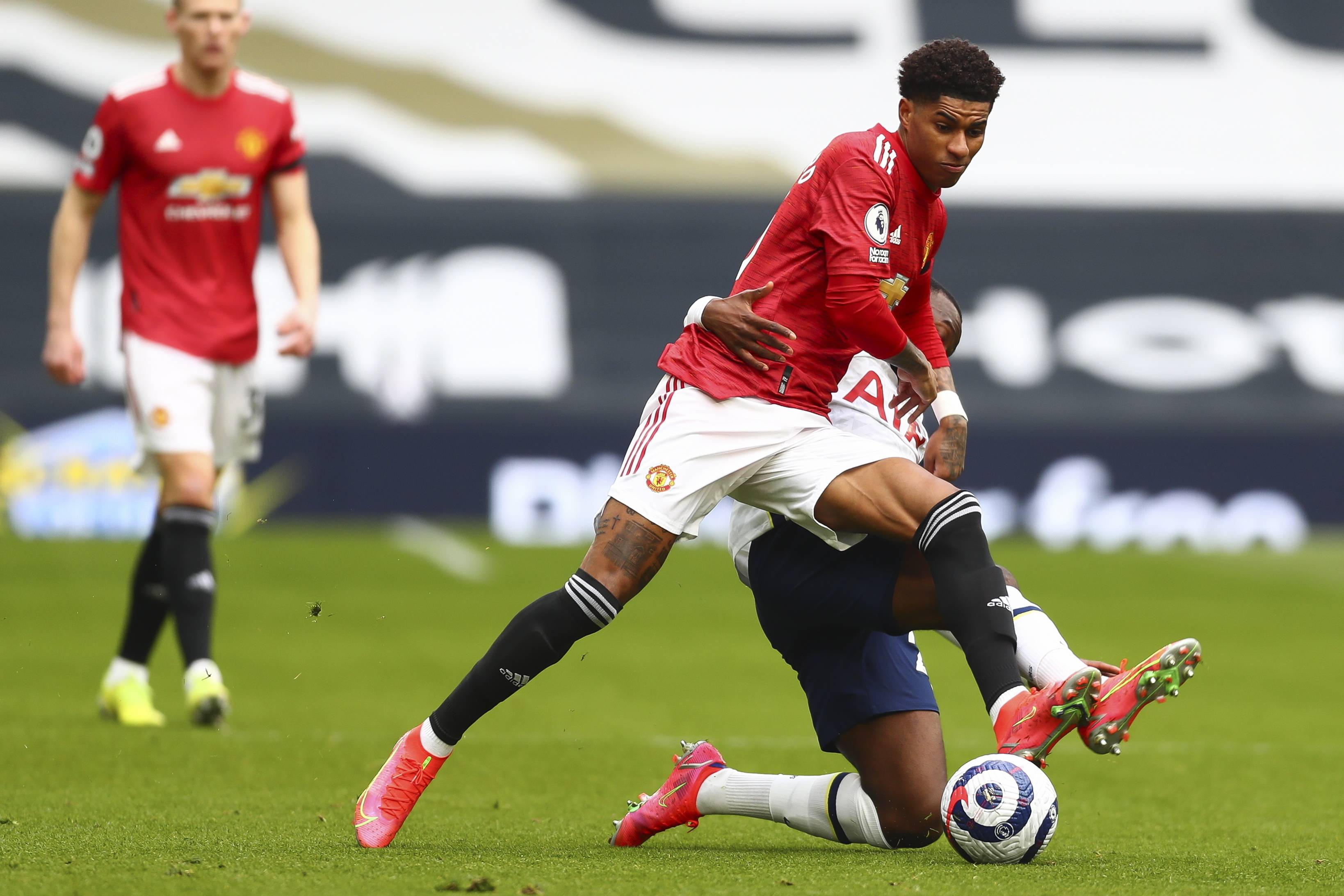 于帕：合同问题不会影响我；坎特让法国队的防守更有保障