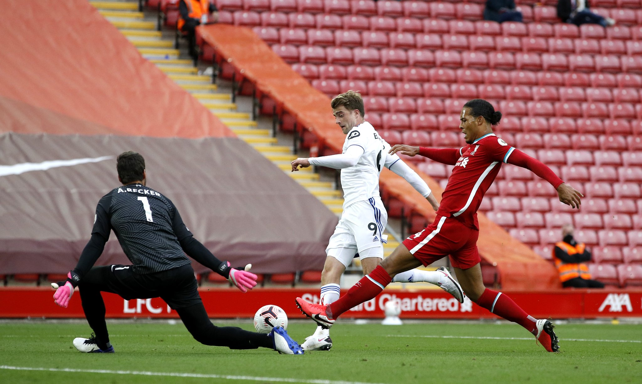 英超争冠分析：曼城统治力下降,阿森纳热刺利物浦三英战曼城